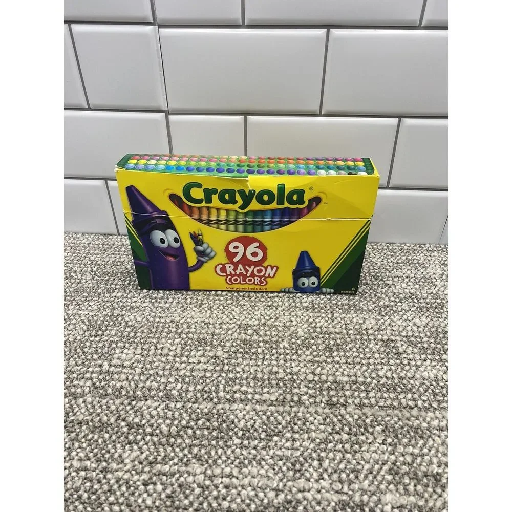 Crayola Crayons 2014 Vintage‎ Hallmark 96 Count With Sharpener Many New Variety